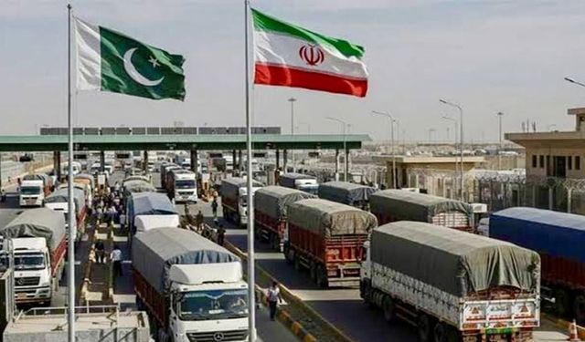 Pakistan, İran sınırındaki ticari geçişleri durdurdu