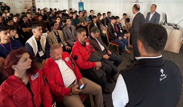 TÜBİTAK Bilim Kampı Öğrencilerinden Van İl Millî Eğitim Müdürü Çandıroğlu’na ziyaret