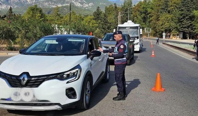 Türkiye genelinde aranan 912 kişi yakalandı