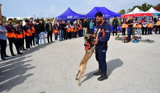Van YYÜ’de afet farkındalık etkinliği düzenlendi