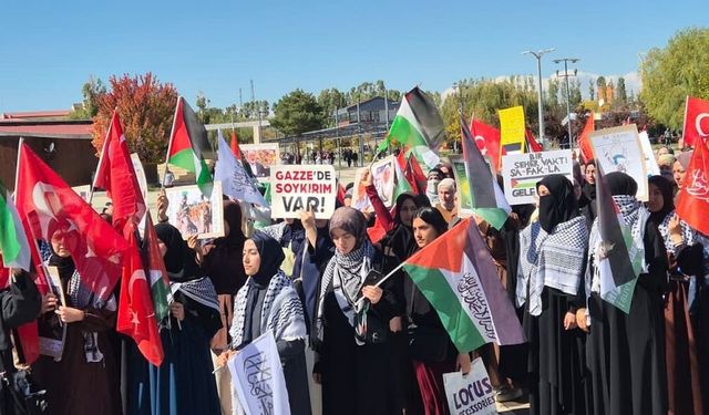 Van YYÜ’de Aksa Tufanı’nın 3. yılı dolayısıyla yürüyüş düzenlendi