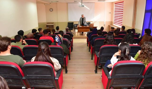 Van YYÜ’de ‘Millî Bilincin Tekâmülü ve Millî Hâkimiyet’ Konferansı düzenlendi