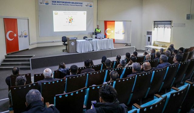 Van’da toplu taşıma şoförlerine trafik ve öfke kontrolü eğitimi