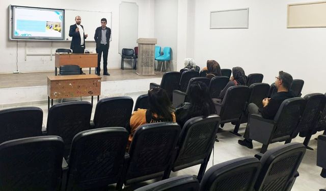 Van’da velilere eğitimde ailenin rolü anlatıldı