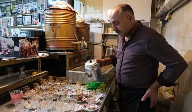 Van’da yıllara meydan okuyan kahvehane