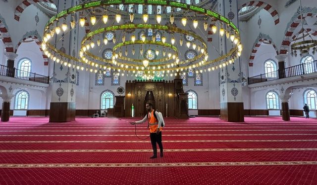 Van’daki camilerde kapsamlı temizlik
