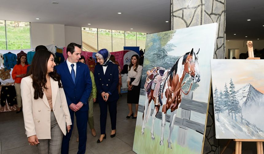 Çatak'ta Hayat Boyu Öğrenme Haftası sergisi düzenlendi
