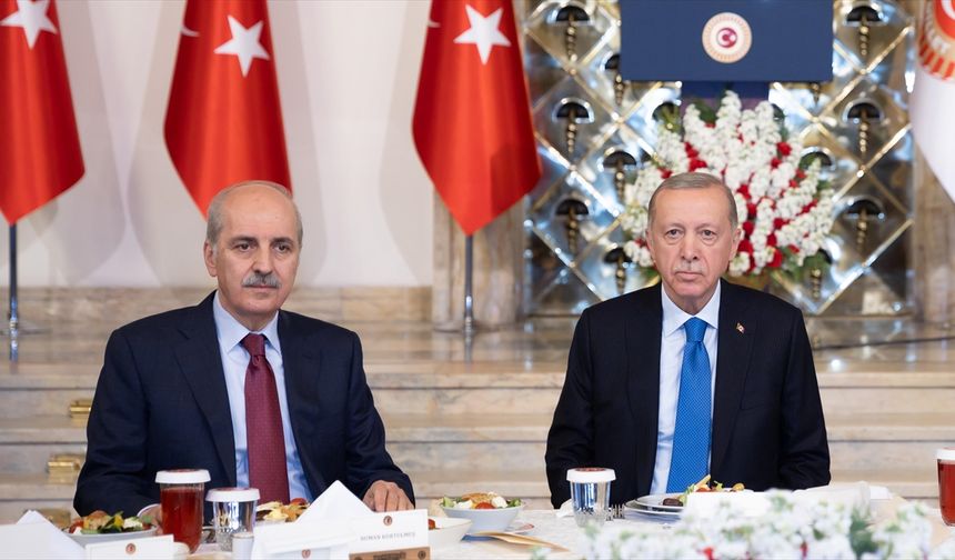 Cumhurbaşkanı Erdoğan, Kurtulmuş'un Meclis'te verdiği iftara katıldı