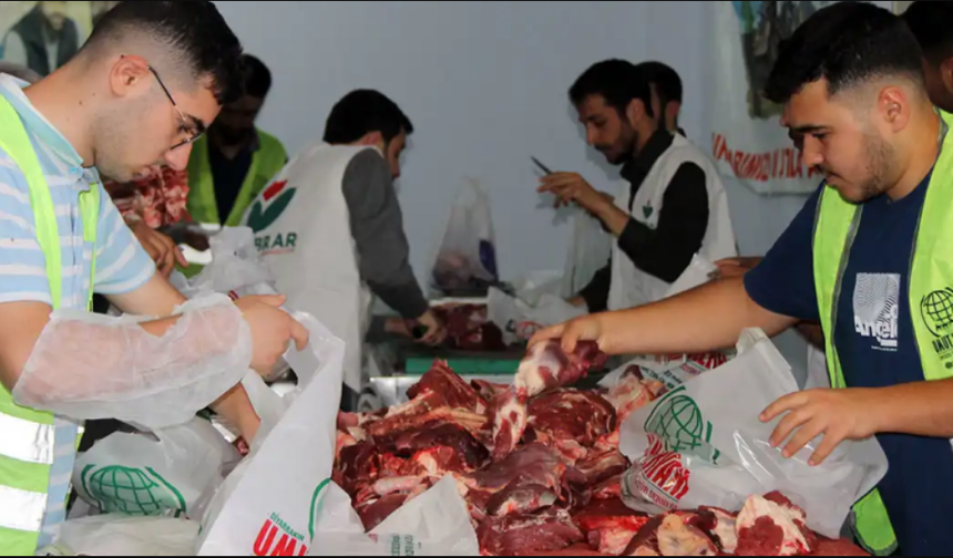 Yardım kuruluşları el ele verdi, ortak kurban eti organizasyonu gerçekleştirdi