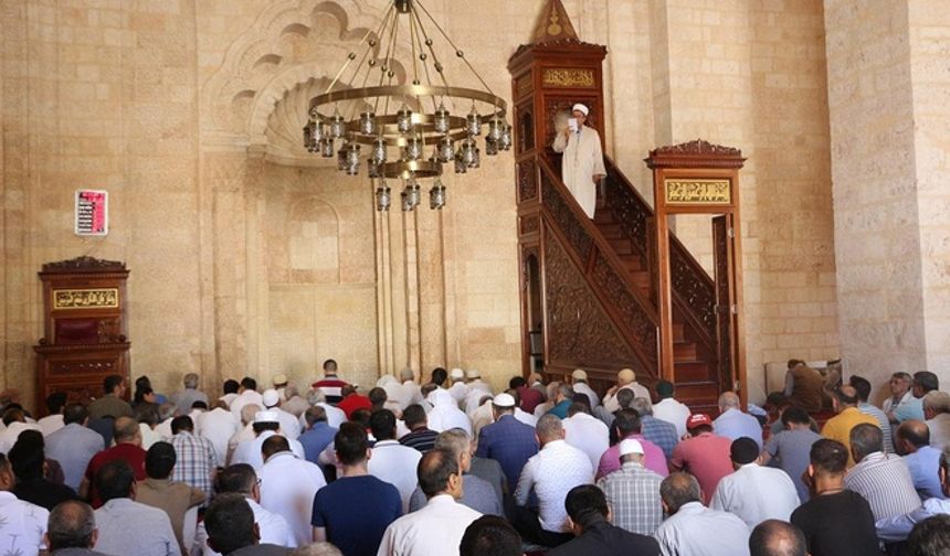 Cuma saatinde çalışanların izinli sayılması için kanun teklifi