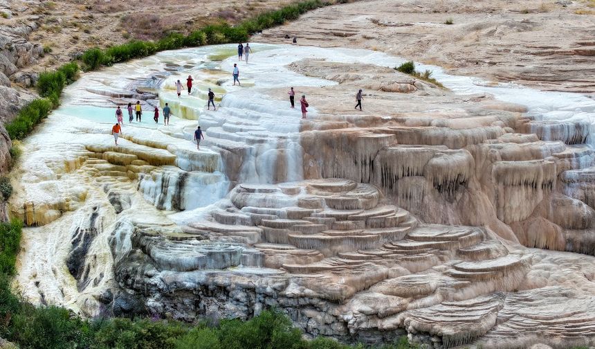 "Van'ın beyaz cenneti" turizmin yeni gözdesi oldu