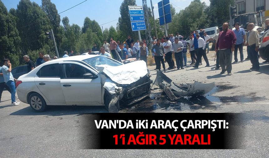 Van'da iki araç çarpıştı: Feci kazada 5 kişi yaralandı