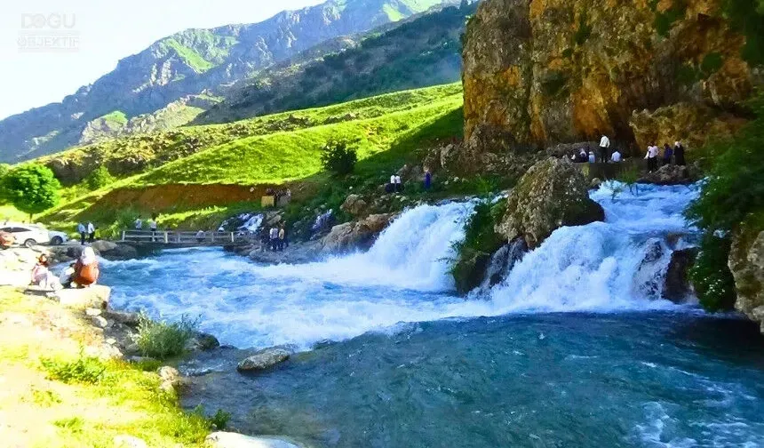 Van'da mağaradan akan doğa harikası: Bahçesaray Subaşı'na nasıl gidilir?