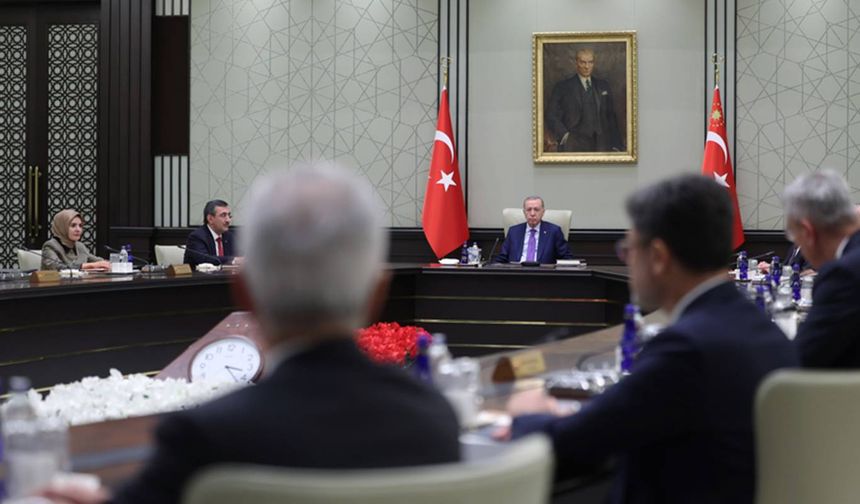 Kabine Toplanıyor