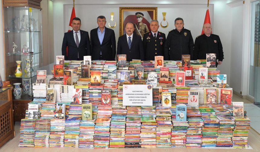 Kastamonu'da komandolardan okul kütüphanelerine 21 bin kitap