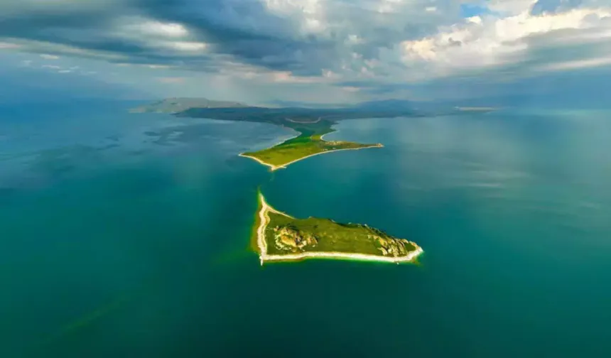 Van Gölü’nde kaç ada var?