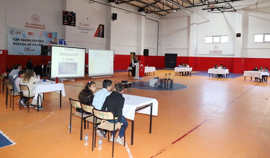 Van’da öğrenciler bilgide yarıştı