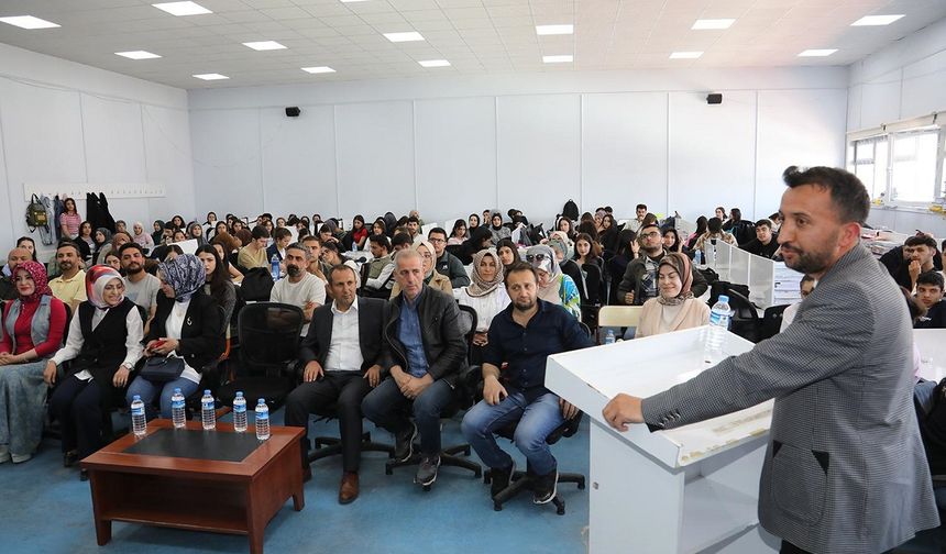 Van'daki öğrencilere ‘Meslek Tanıtım Semineri’