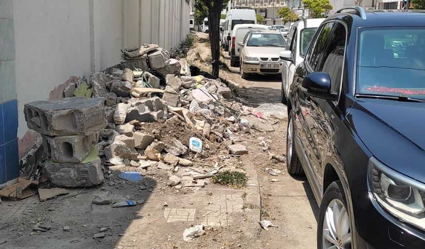 Van’da kaldırımlar hafriyatla dolu…