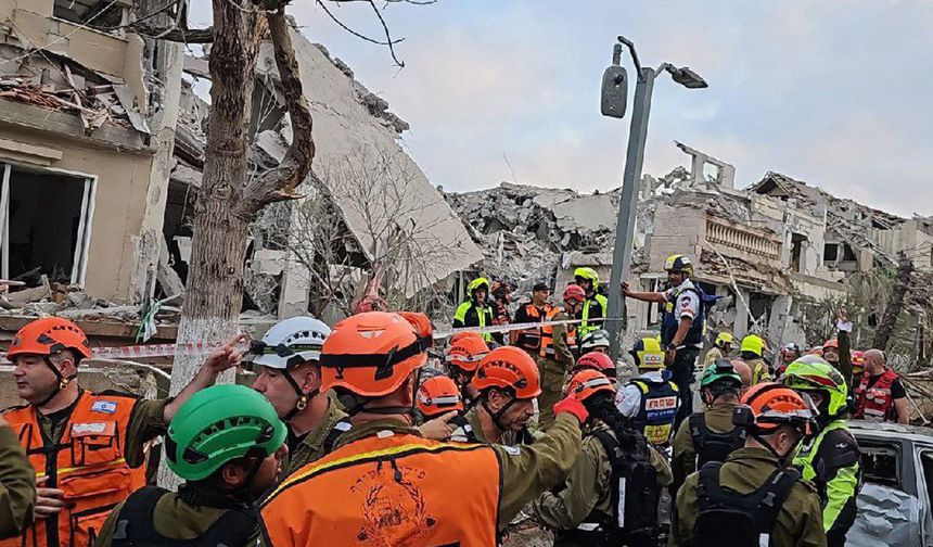 İran füzeleri siyonistlerin "Kalkan" hayallerini yıkıyor