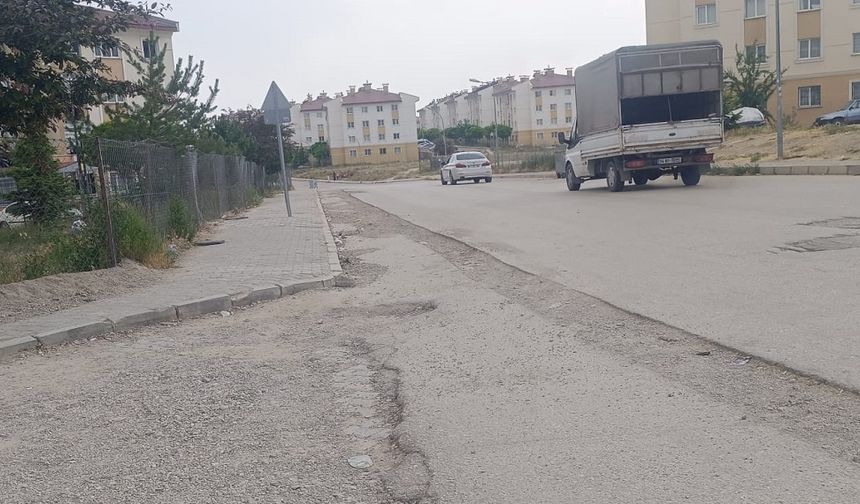 Tuşba Belediyesi’ne tepki büyüyor: Ne temizlik var ne yol!
