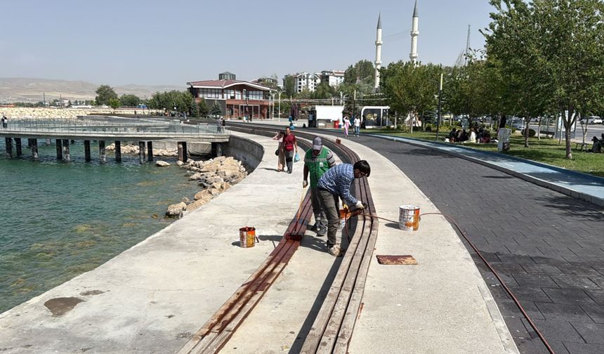 Edremit sahil bandı iyileştiriliyor