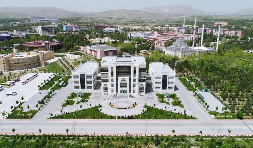 Selçuk Üniversitesi 2025 Bölümleri ve Tahmini Taban Puanları