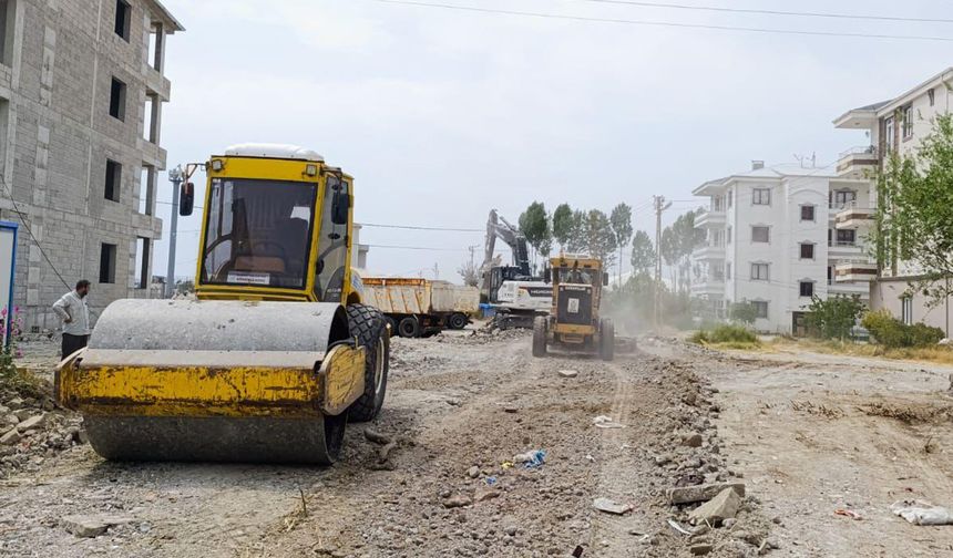 Edremit’te ulaşım ve altyapı çalışmaları sürüyor
