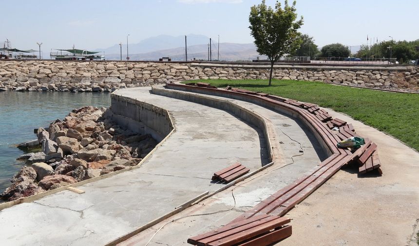 Edremit Meydanı’nda yenileme çalışmaları başladı