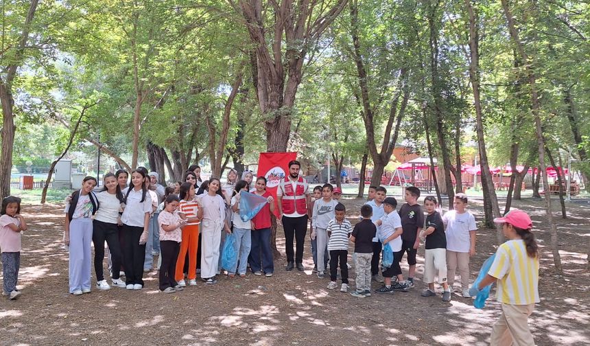 Van'da İmam Hatipliler Derneği tarafından orman temizliği seferberliği