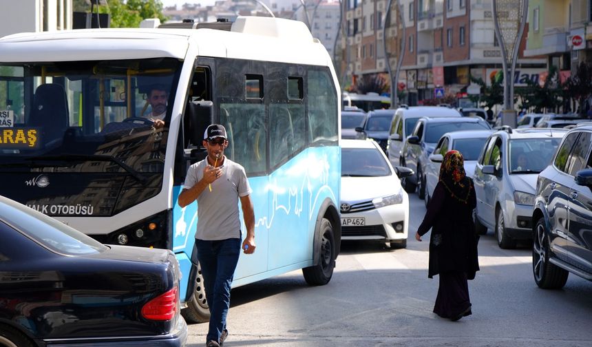 Van’da trafik kilitlenince vatandaş kendi çözümünü buldu!