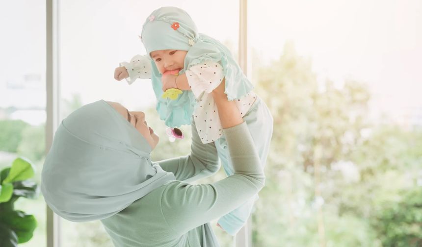 Doğum izni 24 haftaya, babalık izni 10 güne uzuyor