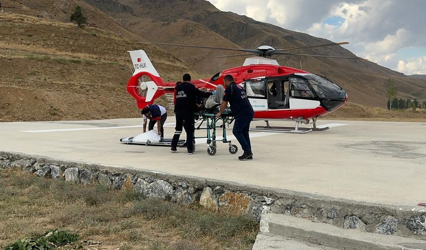 Başkale’deki 77 yaşındaki hasta helikopter ambulansla Van’a sevk edildi