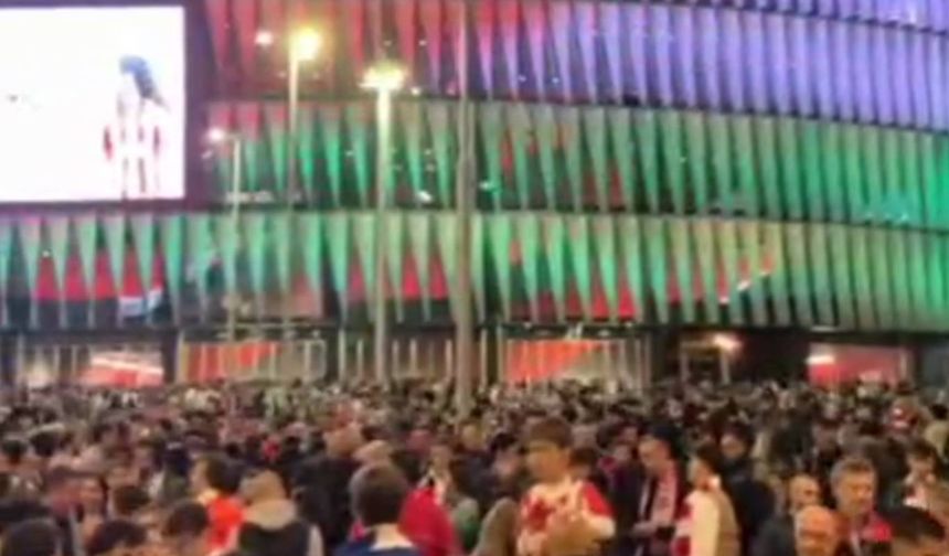 Athletic Bilbao kulübünün stadyumu Filistin bayrağının renkleriyle ışıklandırıldı