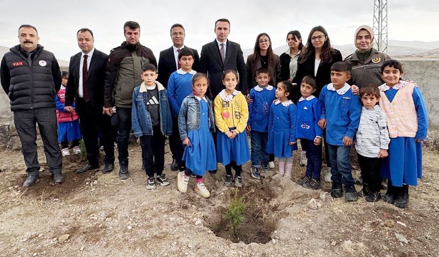 Çaldıran’da fidan dikim etkinliği düzenlendi