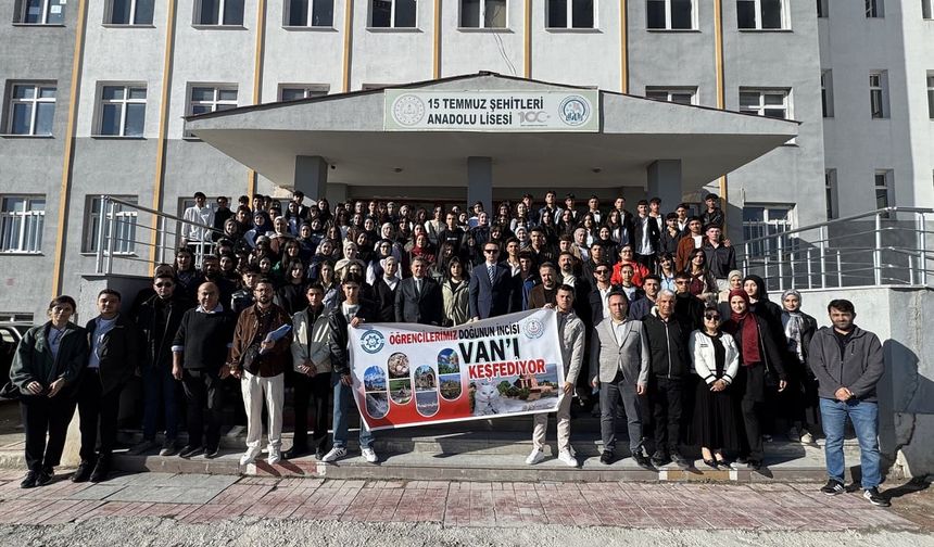 Çaldıran’daki öğrenciler Van'ı keşfediyor