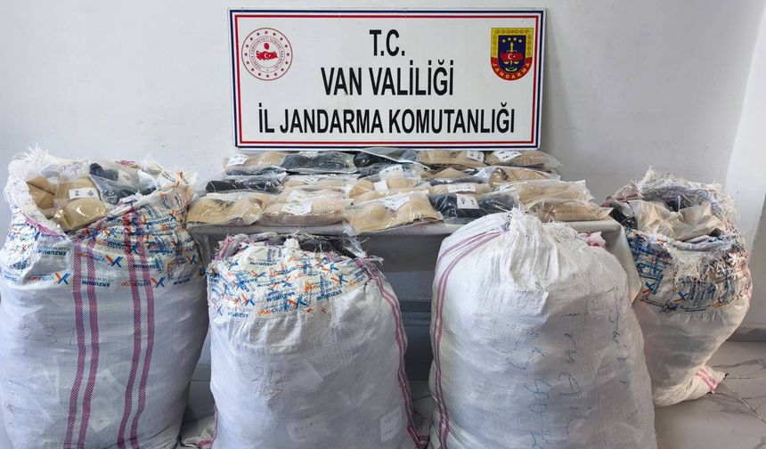 Van’da 1 milyon TL’yi aşan kaçak eşya ele geçirildi