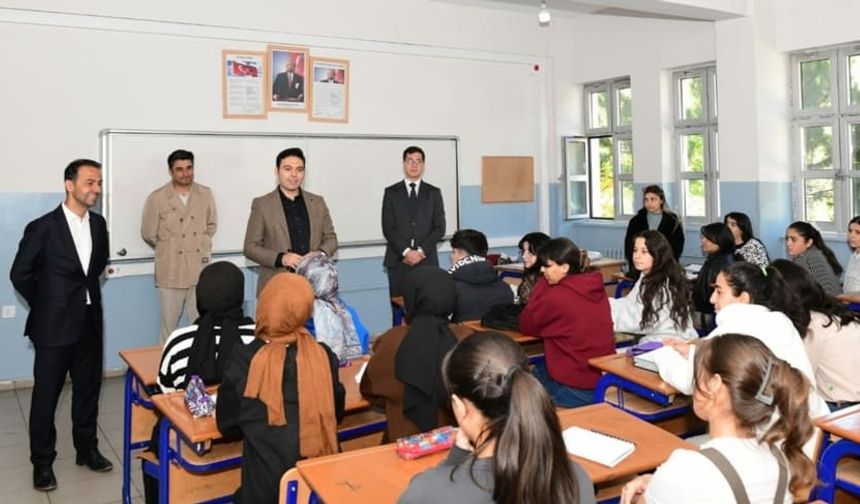 Etüt-Van Projesi kapsamında öğrencilere kitap desteği