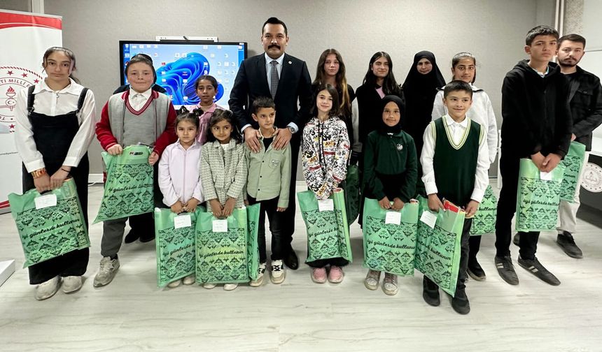 Kitap Van Projesi’nde dereceye giren öğrenciler ödüllendirildi