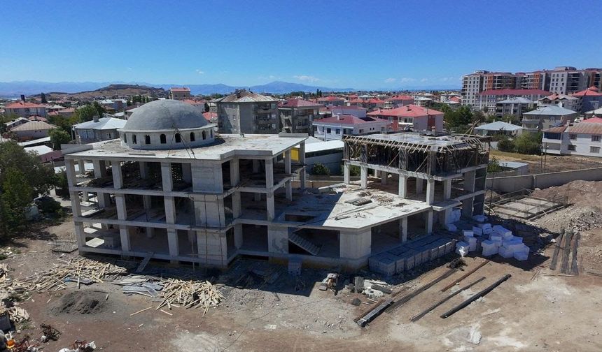 Tuşba Merkez Cami ve Kur’an Kursu inşaatı destek bekliyor