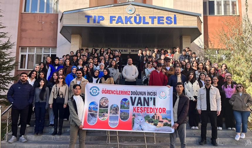 Çaldıranlı öğrenciler Van’ın bilim, tarih ve kültür yolculuğuna çıktı