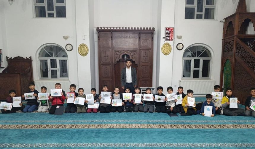 Van’da çocuklar ‘Hayallerindeki Cami’yi çizdi