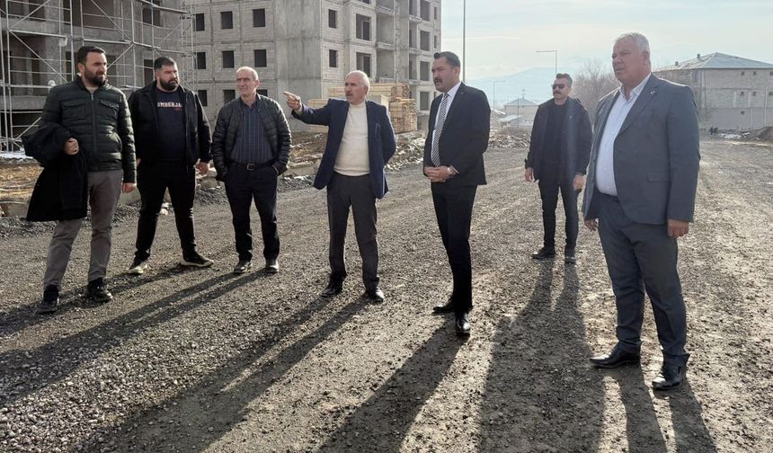 Kaymakam Türkmenoğlu, TOKİ konutları şantiyesinde incelemelerde bulundu