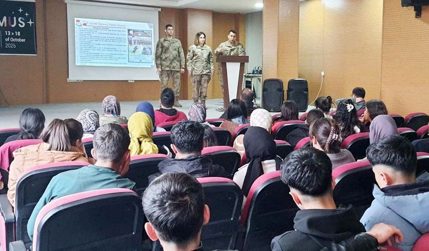 Muradiye’de öğrencilere jandarma mesleği tanıtıldı