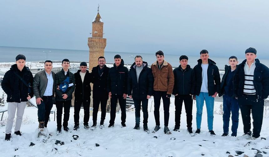 Çaldıranlı öğrenciler ‘maziden atiye’ projesi kapsamında Ahlat’ta