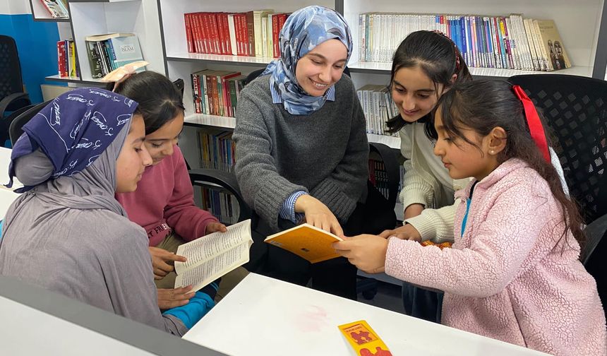 Edremit’te kitap tahlili etkinlikleri sürüyor