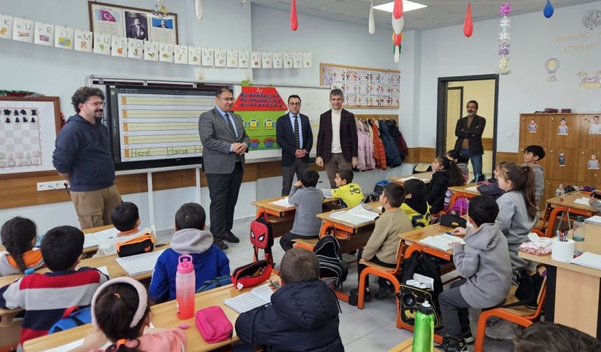 Edremit’te okullara ziyaretler devam ediyor