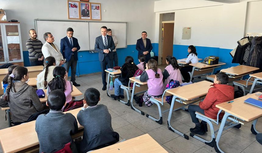 Kaymakam Bakan’ın okul ziyaretleri sürüyor