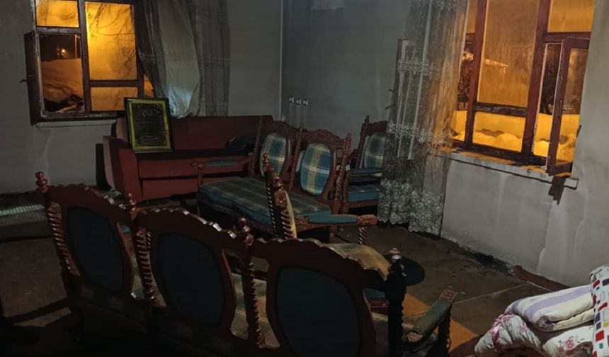 Van’da bacadan çıkan yangın evi kullanılamaz hale getirdi!