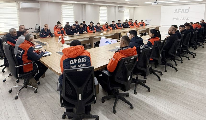 Van’da çığda arama kurtarma eğitimlerinin 2. grup programı başladı